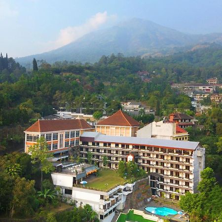 Royal Hotel Tretes Prigen Esterno foto