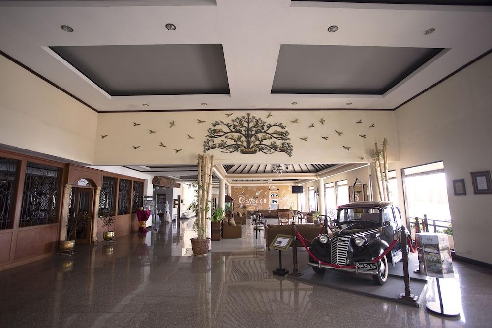 Royal Hotel Tretes Prigen Esterno foto