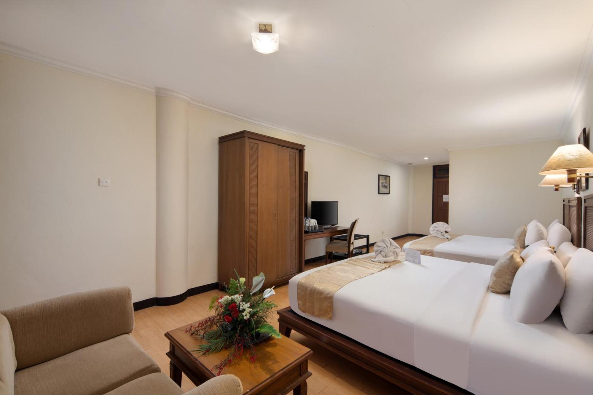 Royal Hotel Tretes Prigen Esterno foto